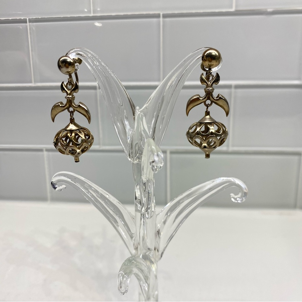 Vintage 1970s Gold Tone Dangle Drop Earrings Dome Filigree Ornate Screwback